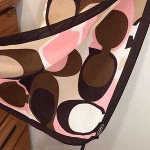 Host Pick!💐🛍Coach scarf 100% silk NWT brown pink
